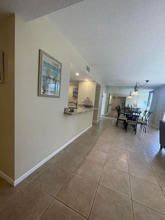 2-bedroom Condo — 450 Egret Circle #9203
