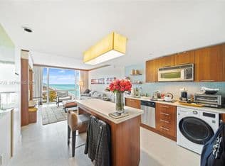 1+1 Condo — 6801 Collins Ave #1015, Miami Beach, 33141