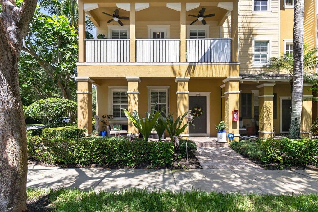 3-bedroom Condo — 128 W Royal Palm Circle #101