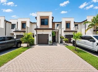 3+1 Müstakil ev — 20576 NE 5th Pl, Miami, 33179