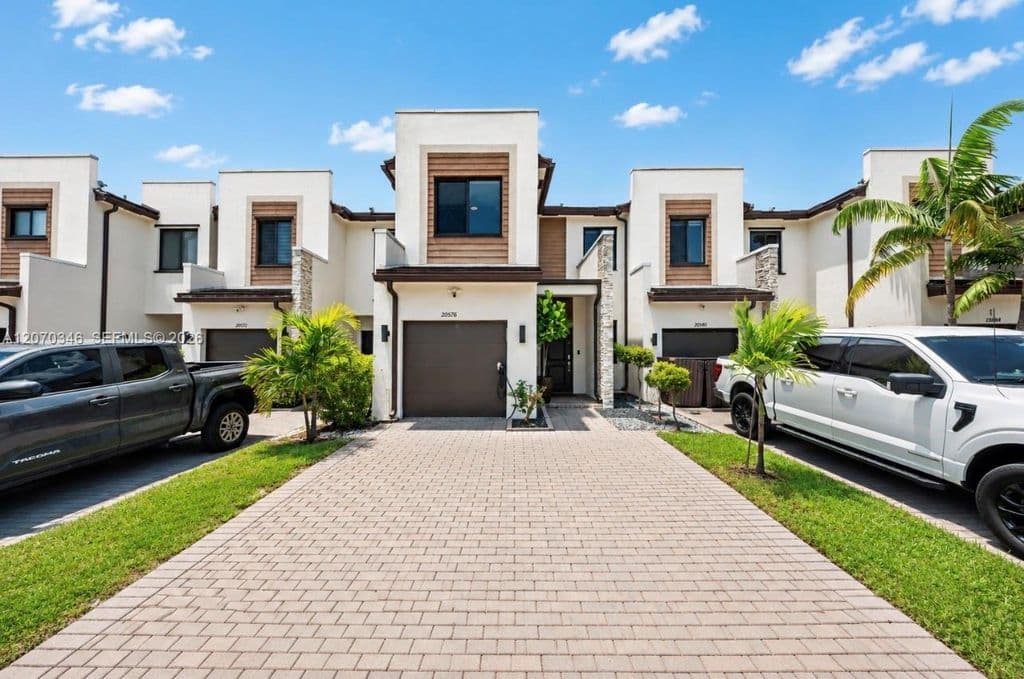 3+1 Müstakil ev — 20576 NE 5th Pl