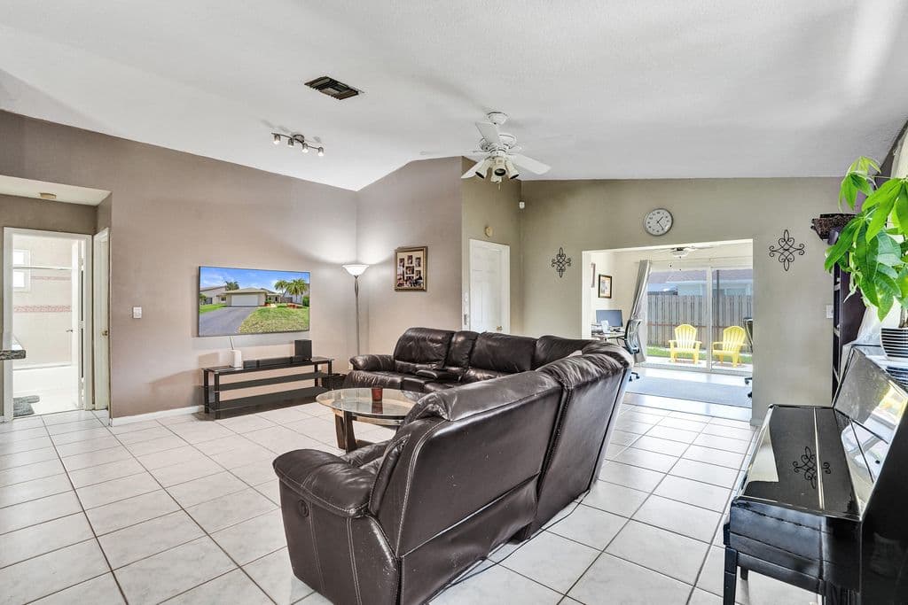 3-bedroom Single-Family Home — 8340 SW 41st Street