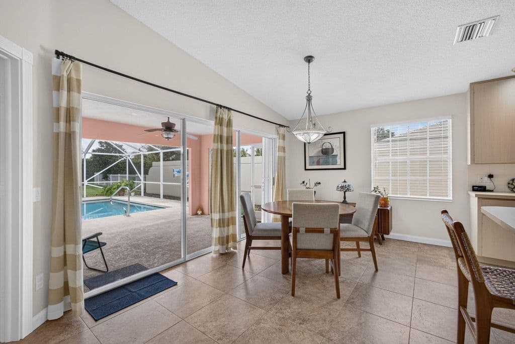 2+1 Mülk — 4238 ROYAL OAK Drive