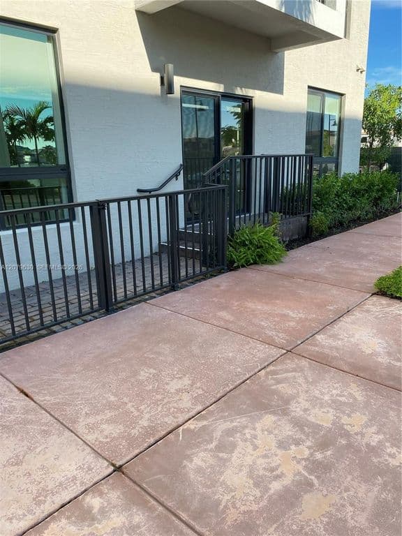 3+1 Condo — 8301 NW 41st St #B-110