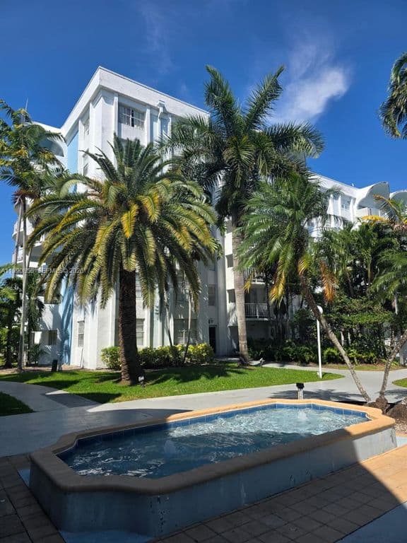 2-bedroom Condo — 486 NW 165th Street Rd APT B405