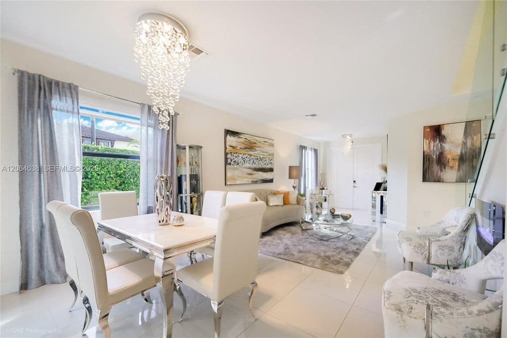 4+1 Müstakil ev — 8723 NW 102nd Pl