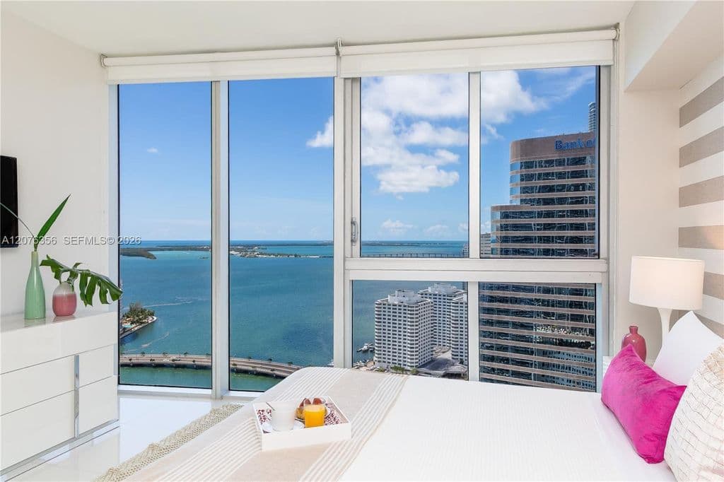 2+1 Condo — 485 Brickell Ave APT 3410