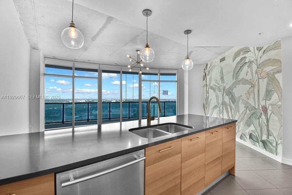 2-bedroom Condo — 3301 NE 1st Ave APT H2509