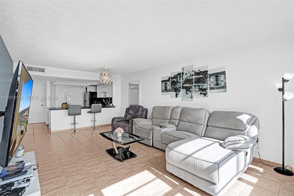 1+1 Condo — 1351 NE Miami Gardens Dr APT 1504E