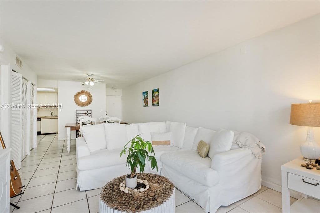1-bedroom Condo — 1775 Washington Ave APT 5D
