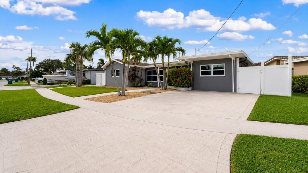 3-bedroom Single-Family Home — 935 Nautilus Isle