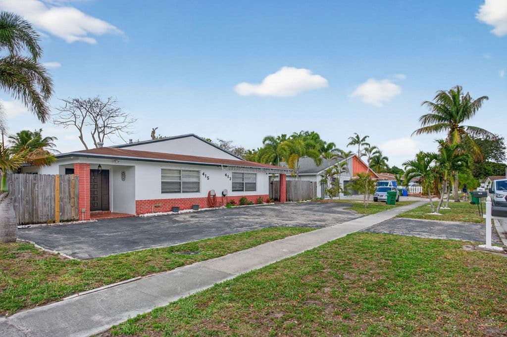 2-bedroom Single-Family Home — 415 SW 61st Terrace