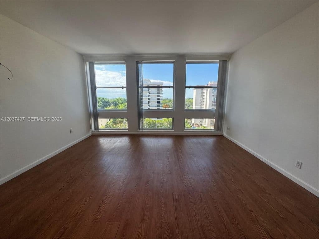 Condo — 700 Biltmore Way APT 916