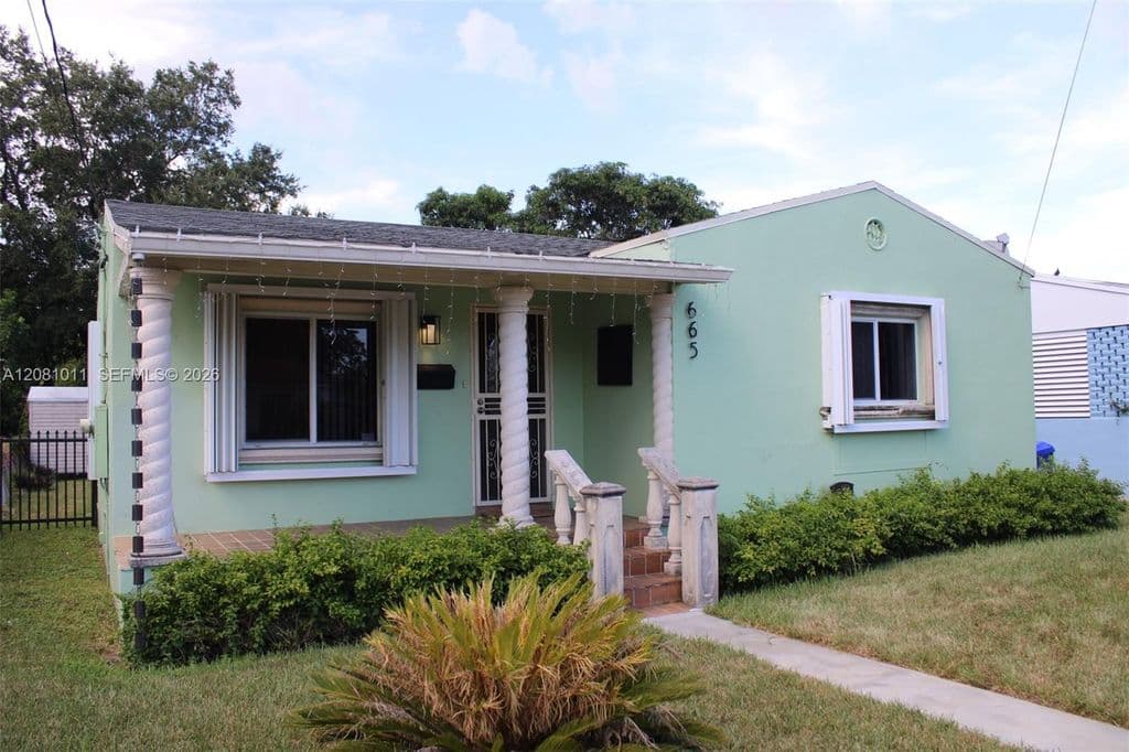 2+1 Müstakil ev — 665 NW 50th St
