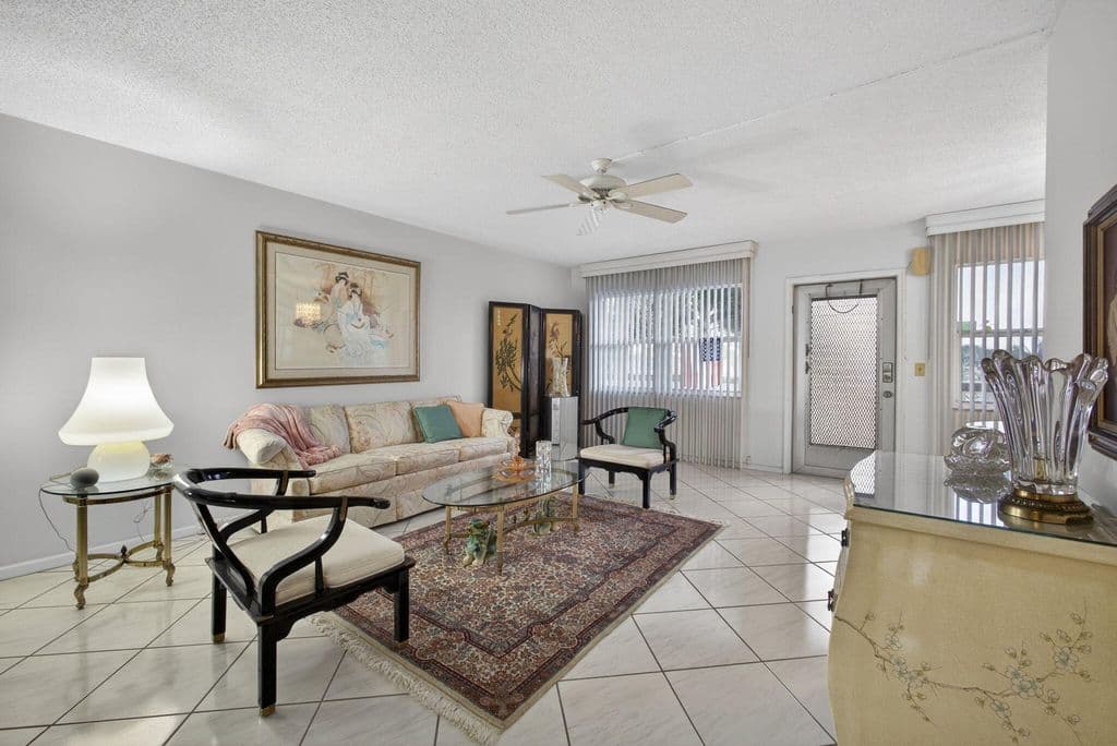 2+1 Condo — 330 WELLINGTON G