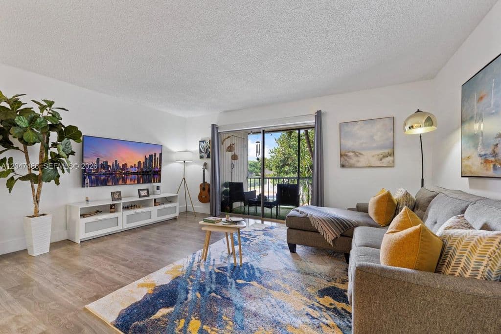 2-bedroom Condo — 10381 N Kendall Dr APT M8