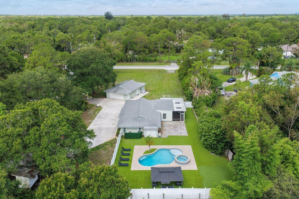 3-bedroom Single-Family Home — 16582 Mellen Lane