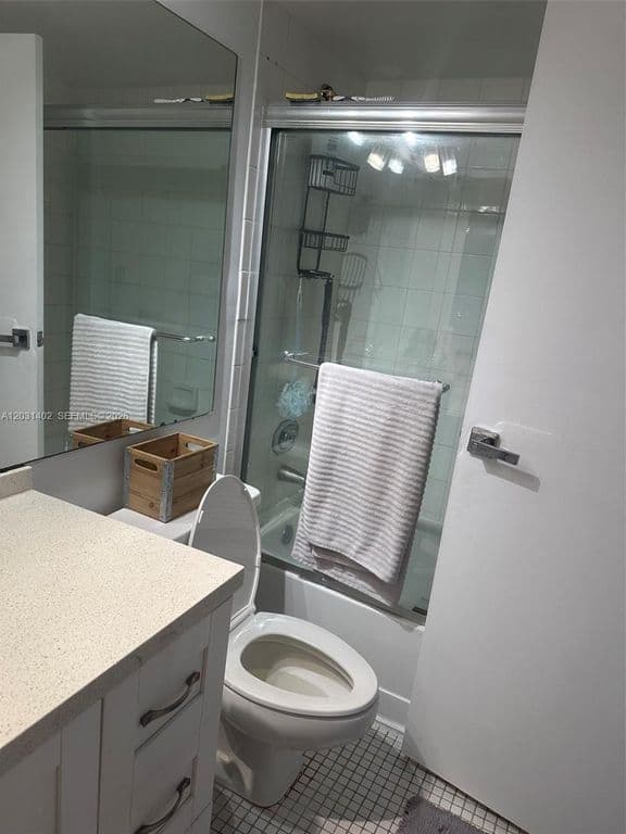 2-bedroom Condo — 7601 E Treasure Dr APT 610
