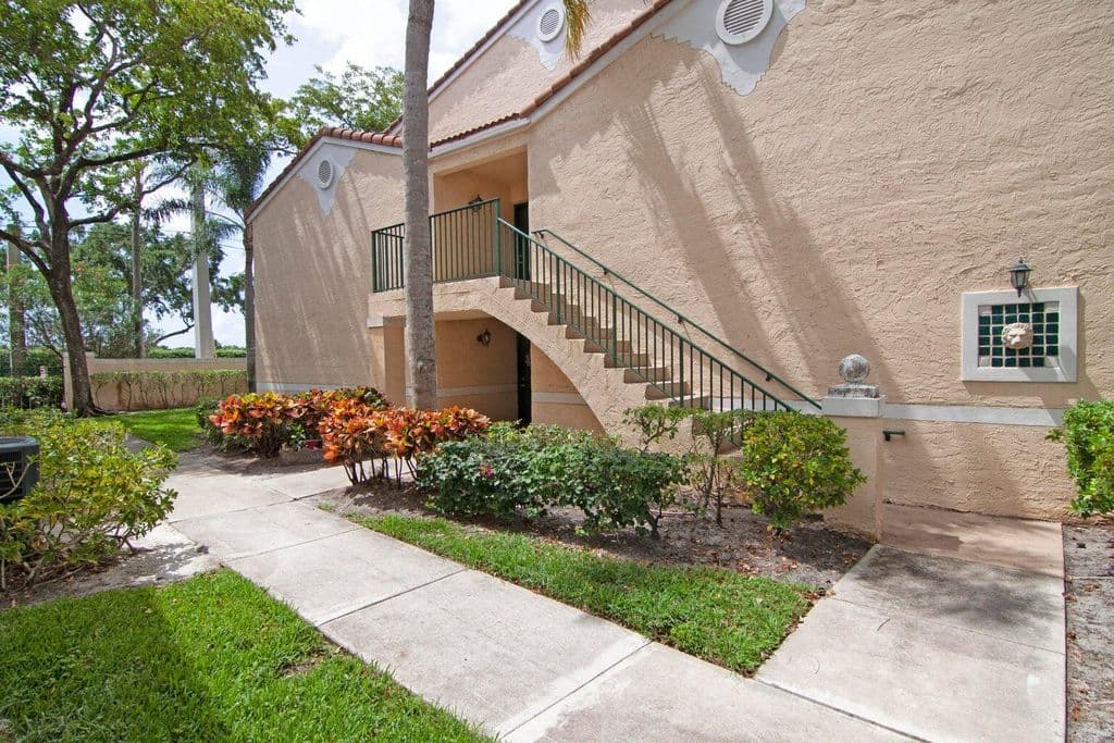 3-bedroom Condo — 1715 Village Boulevard #201