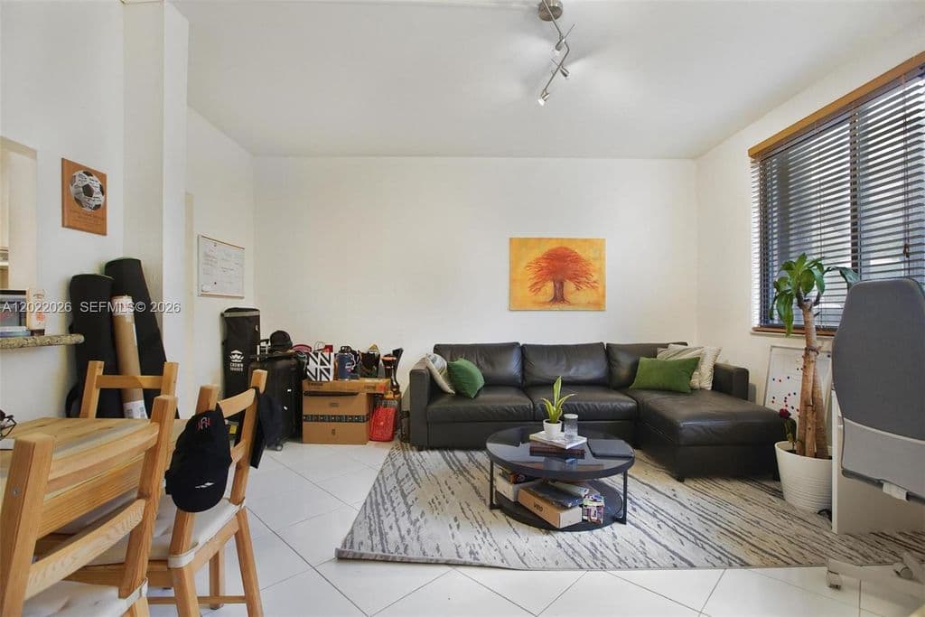 1+1 Condo — 540 Brickell Key Dr APT 308