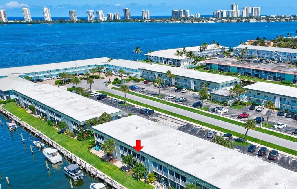 2+1 Condo — 121 Wettaw Lane #211