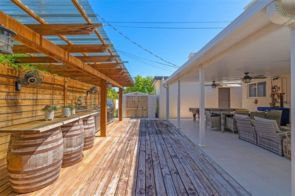 3+1 Müstakil ev — 1901 SW 37th Ave