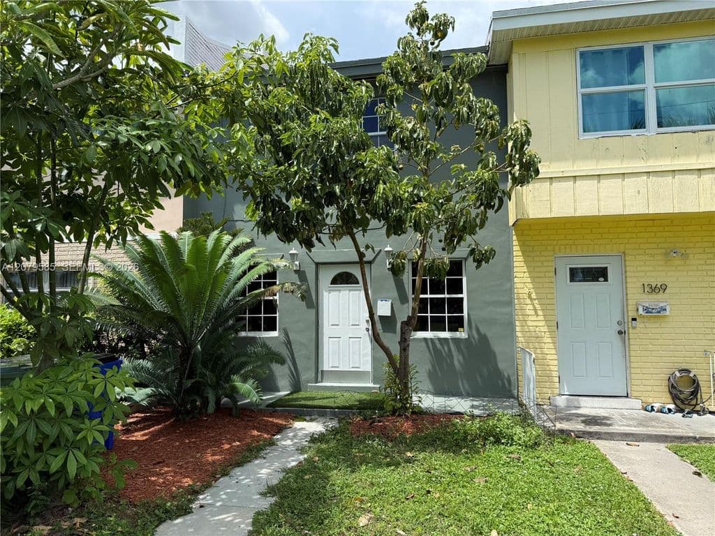 2+1 Mülk — 1367 NW 66th Ave #1367