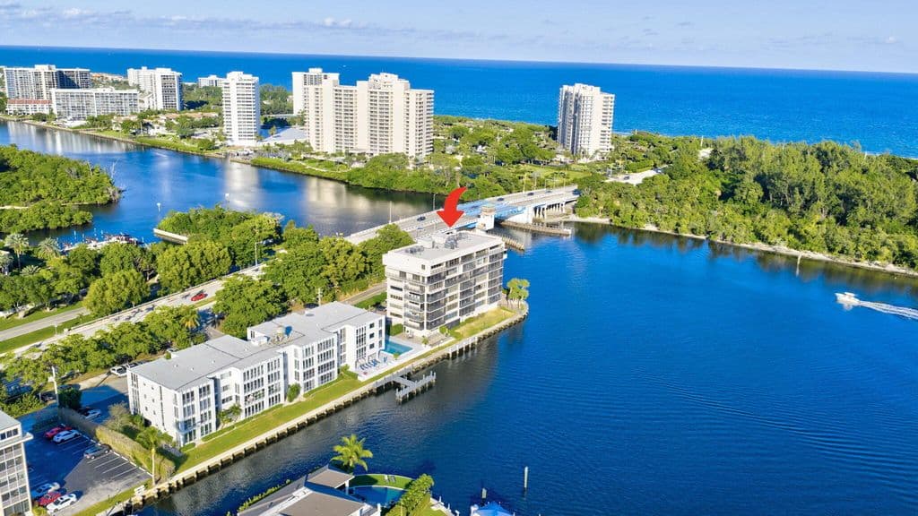 2+1 Condo — 900 NE SPANISH RIVER Boulevard #2w