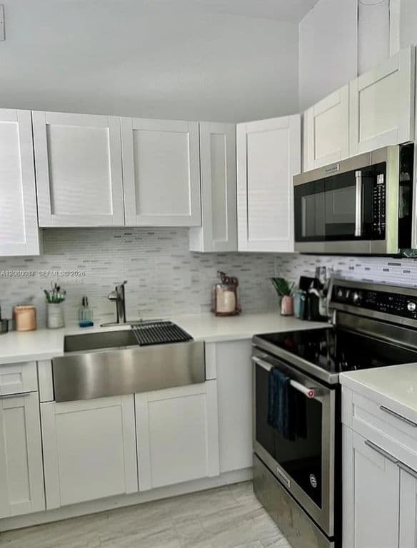 4+1 Müstakil ev — 12445 NW 20th Ave