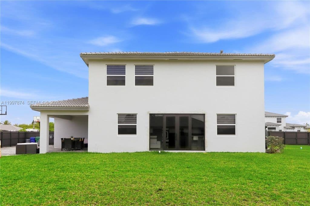 5-bedroom Single-Family Home — 19740 SW 321st St