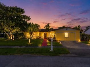 4-bedroom Single-Family Home — 12900 SW 81st St, Miami, 33183