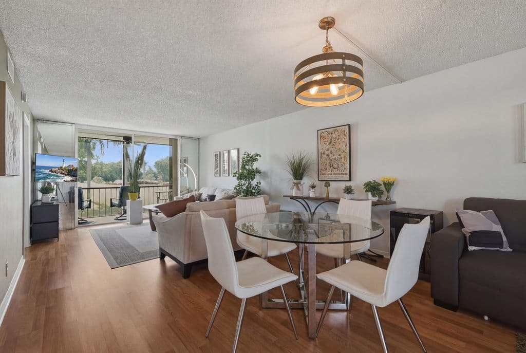1+1 Condo — 9823 S Hollybrook Lake Drive #206