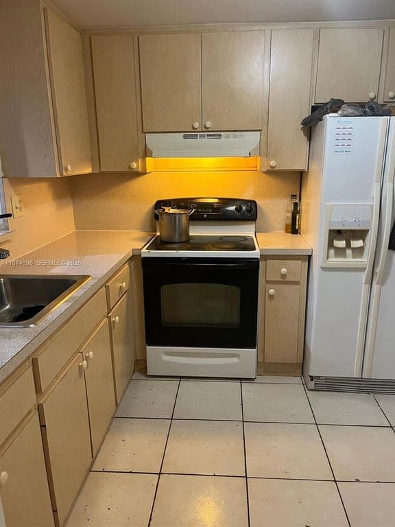 2+1 Condo — 11295 SW 88th St #M109