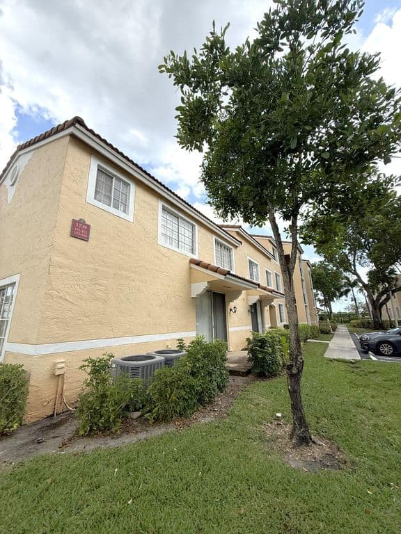 3+1 Mülk — 1739 Village Boulevard #101