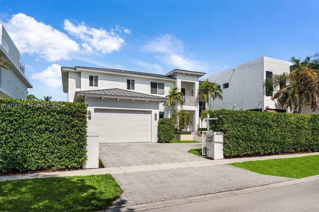 4+1 Mülk — 13040 N Bayshore Dr