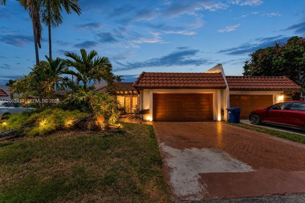 3+1 Mülk — 522 NE 195th St