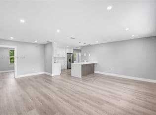 3+1 Müstakil ev — 6420 NW 26th St, Sunrise, 33313