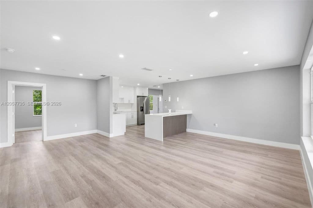 3+1 Müstakil ev — 6420 NW 26th St
