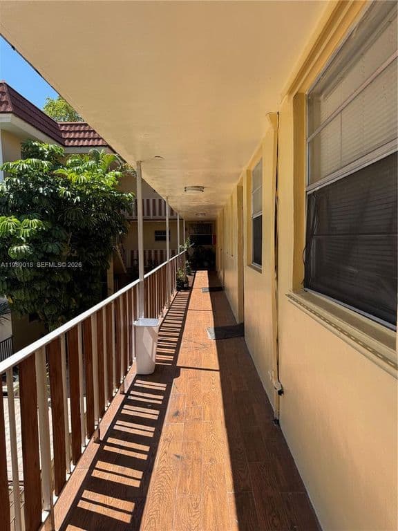 1+1 Condo — 13655 NE 10th Ave APT 208