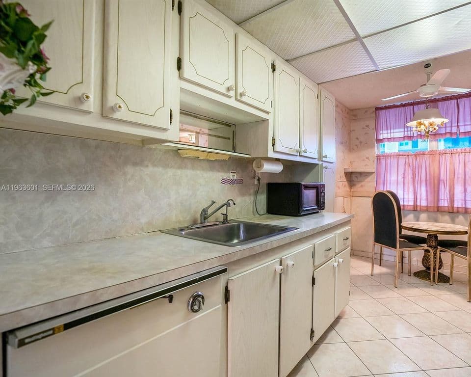 2-bedroom Condo — 2900 NW 48th Ter APT 117
