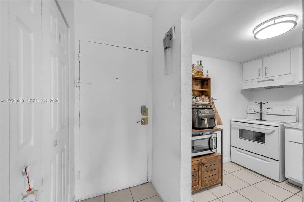 1+1 Condo — 4550 NW 9th St APT 106E