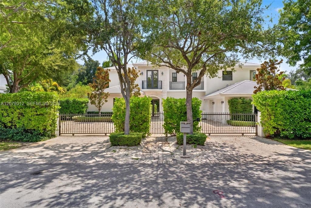 6-bedroom Single-Family Home — 7641 SW 59th Ct