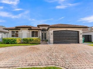 4+1 Müstakil ev — 14591 SW 30th St, Miami, 33175