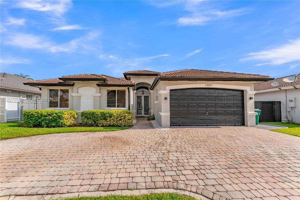 4+1 Müstakil ev — 14591 SW 30th St