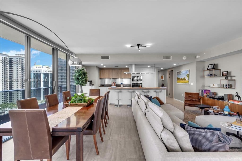 3+1 Condo — 1000 Brickell Plz #2402