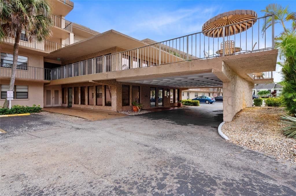 2+1 Condo — 9300 SW 8th Street #422
