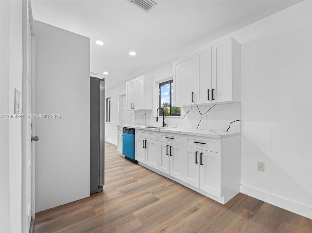 3-bedroom Single-Family Home — 14545 Garden Dr