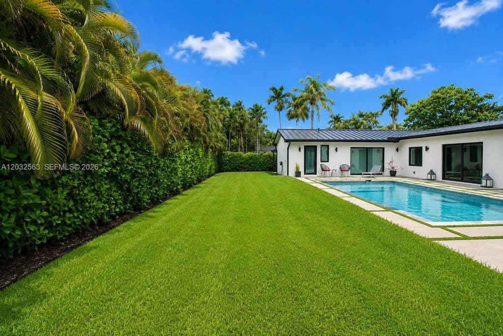 5-bedroom Single-Family Home — 8700 SW 175th St