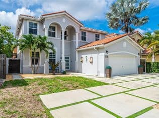 5-bedroom Single-Family Home — 15877 SW 61st Way, Miami, 33193