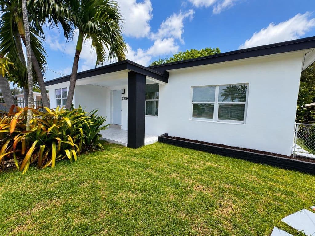 4+1 Mülk — 7239 NW 3rd St